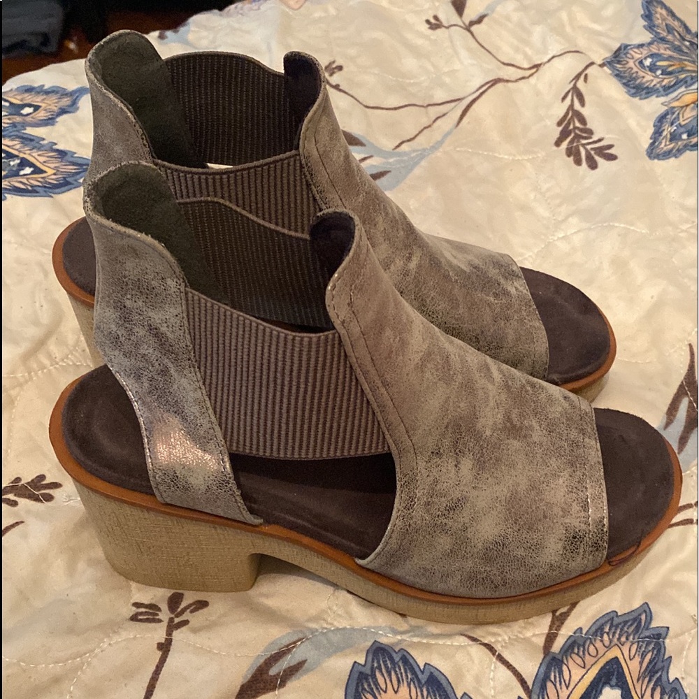 Pierre Dumas Pewter Cute Sandal 9